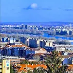 White Rose Hill Luxury Apartament *