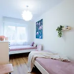 White Rose Hill Luxury Apartament