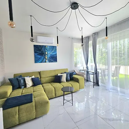 White Rose Hill Luxury Apartment