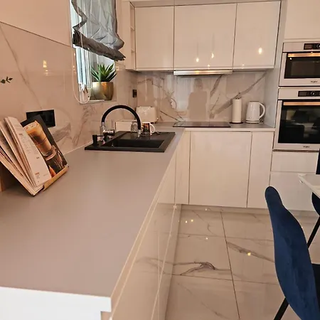 Apartment White Rose Hill Luxury