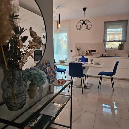 Apartment White Rose Hill Luxury *