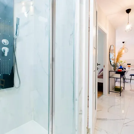 White Rose Hill Luxury Apartment *